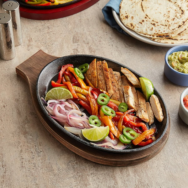 Alt Text: "A colorful plate of freshly made fajitas with tortillas, showcasing the final dish in traditional Tex-Mex cooking."
